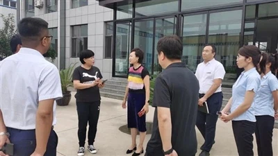 แผนกส่วนหน้าของ Suizhong County United Qi Li และคณะผู้แทนของเขาเยี่ยมชม บริษัท