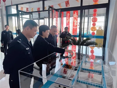 รองนายกเทศมนตรี Liu Yaonan เยี่ยมชมเทคโนโลยี Hongrui เพื่อมอบ-คำแนะนำไซต์และก...